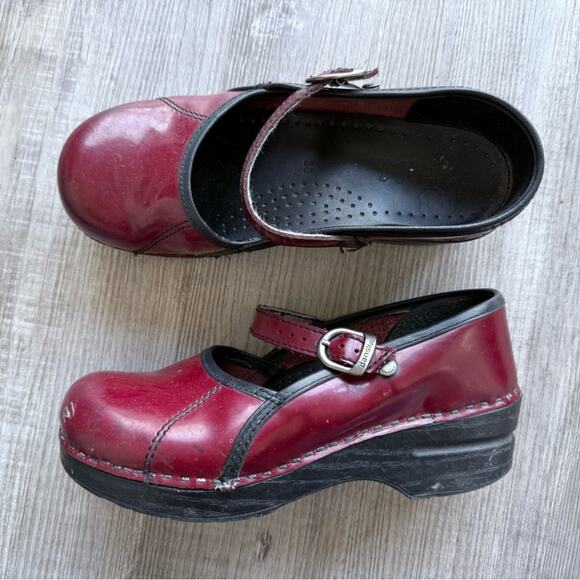 Dansko Women’s 36 / US 6 Mary Jane Clogs Dark Red - Picture 1 of 10